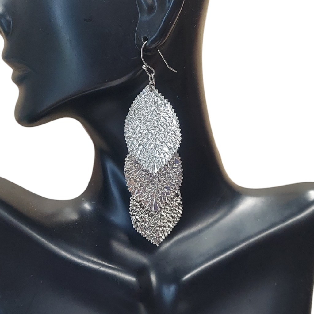 E760 Textured Silvertone Dangle Leaf Earrings 7$